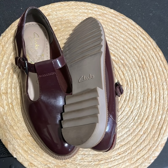 Clarks Patent Leather Academia Loafer Size 7.5 - Picture 2 of 12